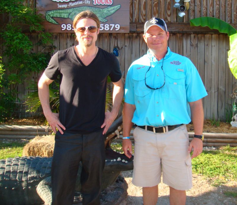 Brad Pitt svojo četico otrok peljal na obisk aligatorjev