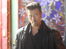 ZASAČEN Brad Pitt med kajenjem: Otroci so ga prisilili, naj neha!