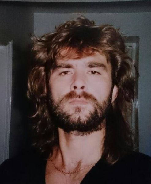 FOTO! Kdo je ta znani Slovenec s poraščenim obrazom?