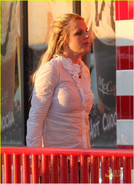 FOTO Britney Spears po dodatne kilograme v McDonalds