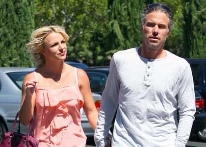 Britney in njen dragi rada zapravljata v modnih trgovinah