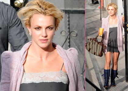 FOTO Britney Spears po nakupih z mastnimi lasmi in v pižami