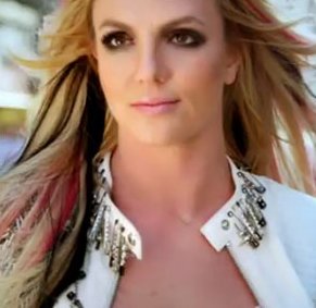 VIDEO Britney Spears: Po 12 letih kopira Christino Aguilero?!
