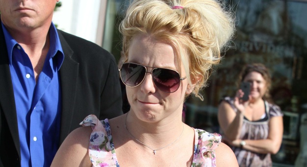 Muhe Britney Spears: Mobitela nima, kopa se kar dvakrat dnevno