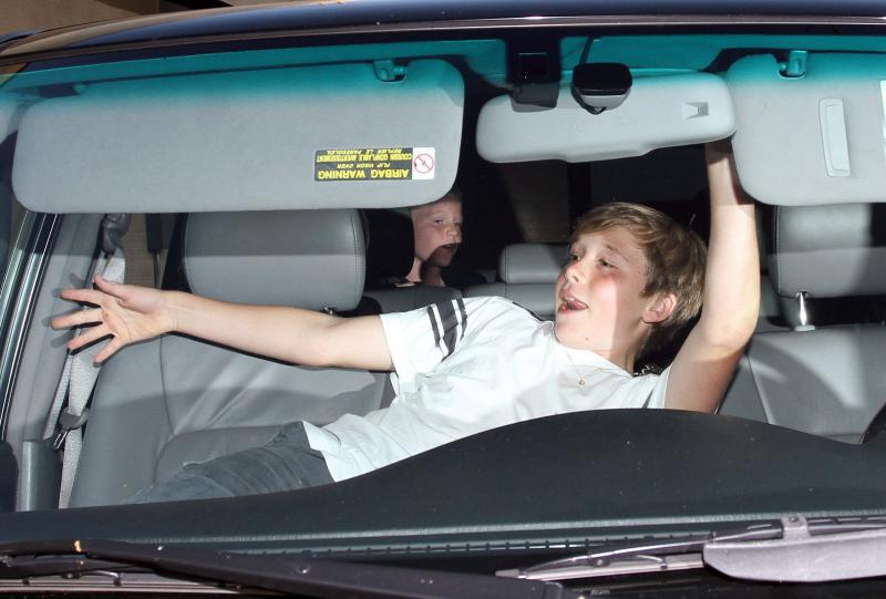 Victoria Beckham je ponorela, ker sta sinova pozirala pred paparaci