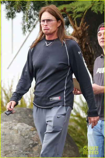 Potrjeno! Bruce Jenner res postaja ženska!