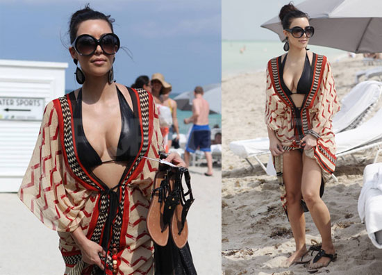 Zapeljiva Kim Kardashian v črnem bikiniju