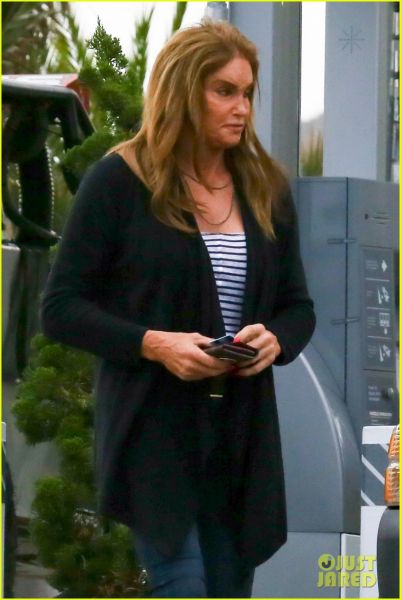 Caitlyn Jenner še vedno vztraja v ženski podobi