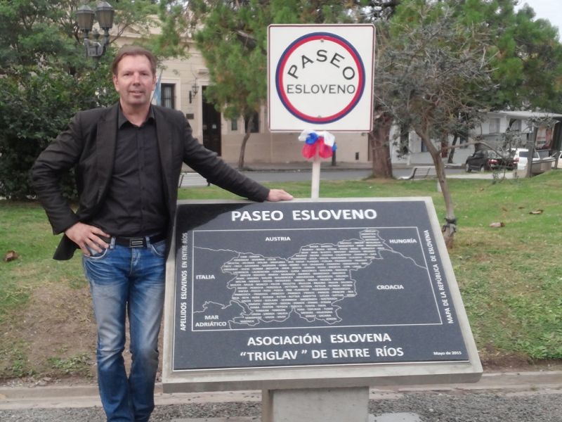 FOTO! Tako se naš glasbenik zavzema za Slovence po svetu