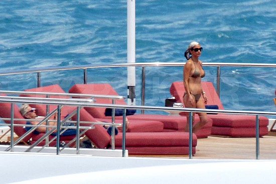 FOTO Catherine Zeta-Jones v bikinkah izgleda fenomenalno
