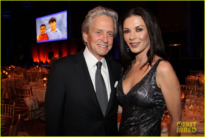 Uau! Catherine Zeta-Jones vse prevzela s svojo lepoto