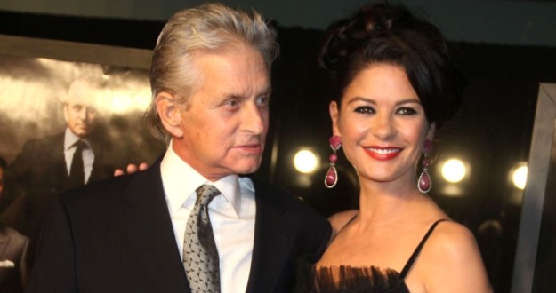 Catherine Zeta Jones je pomirjena in srečna: Uspešno zdravi duševno bolezen
