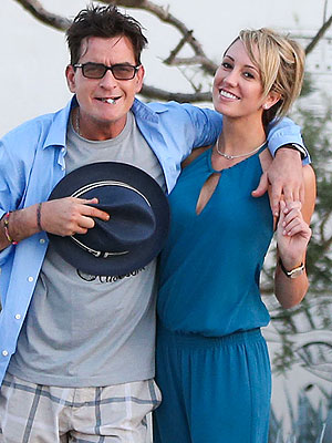 Ojoj! Charlie Sheen preklical svojo zaroko!