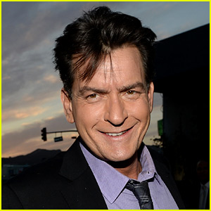 Charlie Sheen naj bi danes razkril, da je HIV pozitiven