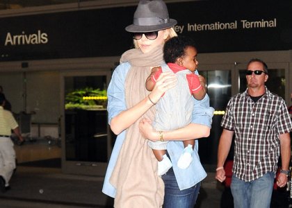 Charlize Theron: Delavna mamica ljubkega dečka