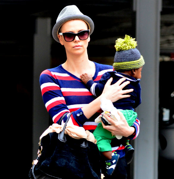 Ojoj! Na nulo pobrita Charlize Theron: Se ji je zmešalo kot Britney?!