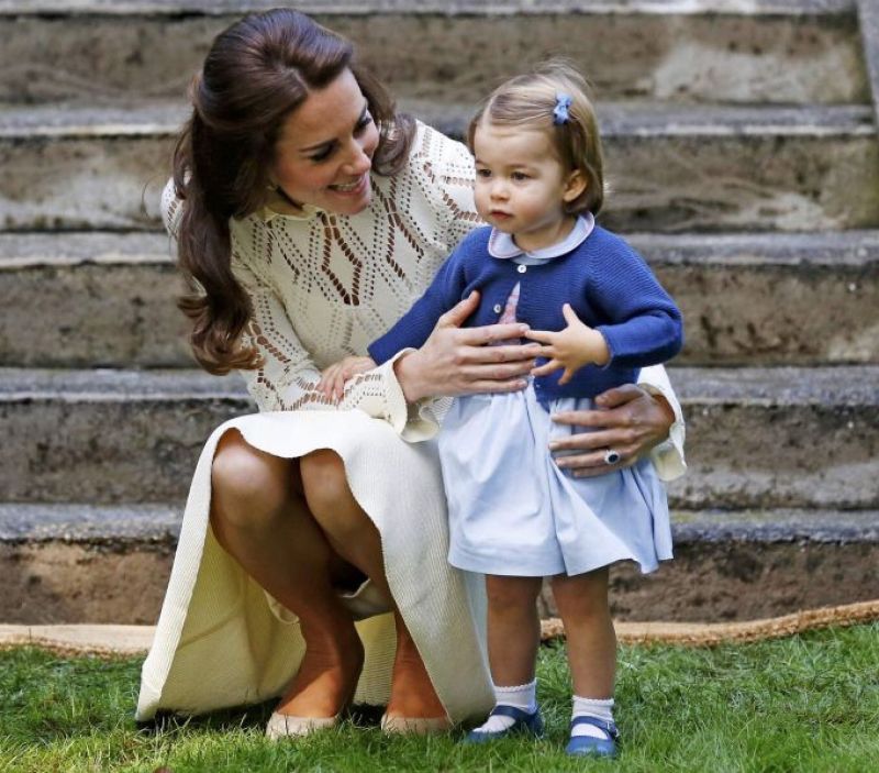 Poglejte, kako je princesa Charlotte prvič hodila v javnosti