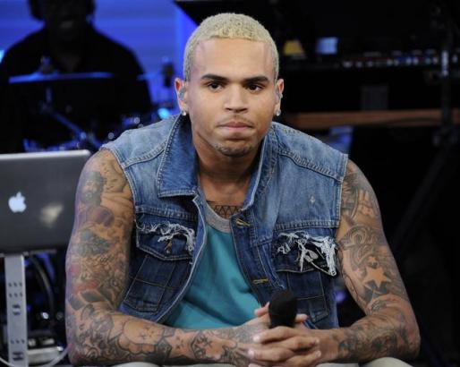 Pobesneli Chris Brown po oddaji iz jeze razbil šipo