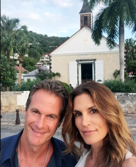 Cindy Crawford za svoj 50. jubilej objavila selfie brez vseh ličil