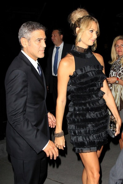 Foto: George Clooney končno na preprogi s svojo seksi mačko