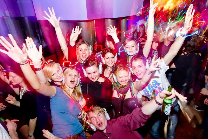 FOTO UTRINKI Največji silent party premierno v Sloveniji
