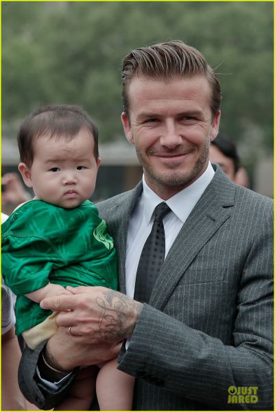 Opa! David Beckham: V roke prijel svojega malega oboževalca