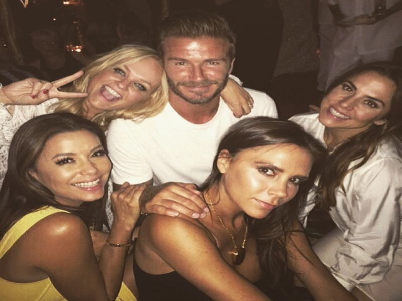 Foto! David Beckham praznoval v seksi družbi