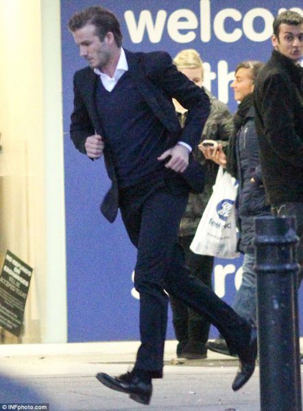 David Beckham ujet med božičnim nakupovanjem v zadnjem hipu