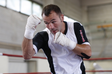 Vroče! Šampion Dejan Zavec: Nadel predpasnik in pogostil prijatelje