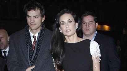 Demi Moore in Ashton Kutcher besna na radovedne paparace