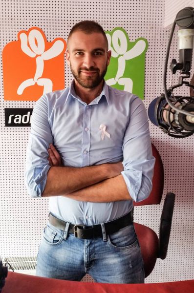 Bomo radijskega voditelja ponovno lahko spremljali na malih zaslonih?
