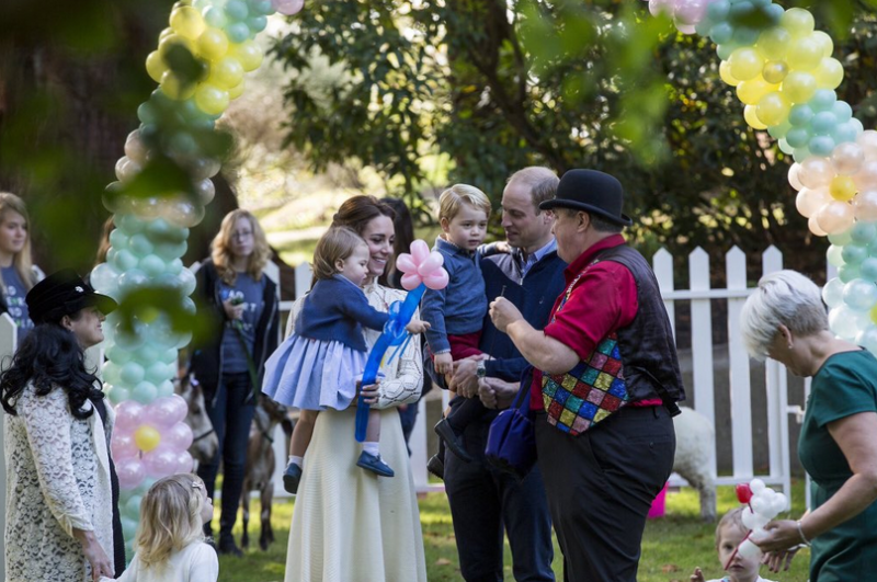 Oboževalci razočarani nad posnetkom princa Georga in princese Charlotte