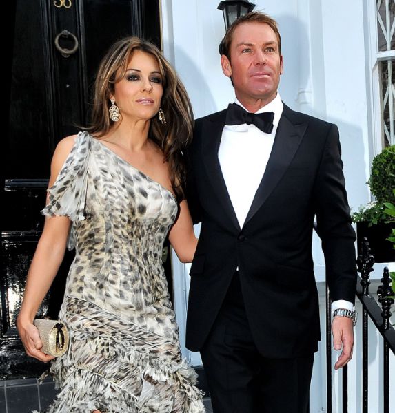 BIZARNO Elisabeth Hurley ima ljubimca, ki spominja na plastičnega Kena