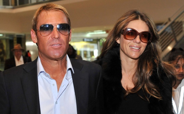 Bizarno Elizabeth Hurley: Njen ljubček krade njene kremice za obraz