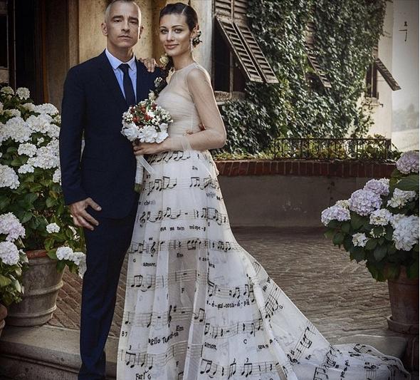 Eros Ramazotti spet poročen! Njegova navdušila s posebno obleko