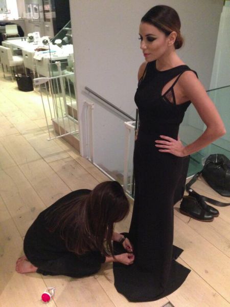 Auu! Victoria Beckham: Za prijateljico klečala na kolenih