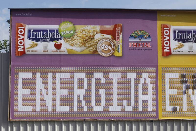 Mimoidoči pojedli plakate