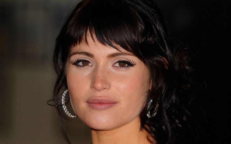 Gemma Arterton: Bondovo dekle je fizično obračunalo z brezdomcem