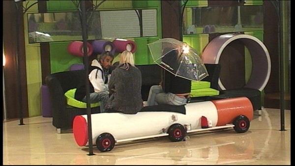 VROČE Big Brother slavnih: Gena pomirja Nano, da ne bi napadla Urške
