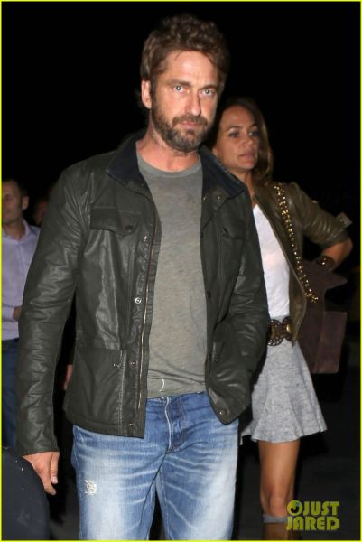 Gerard Butler s skrivnostnim dekletom!