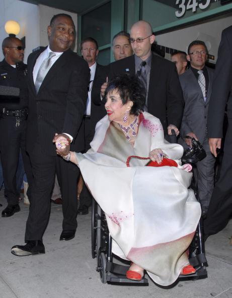 NEVERJETNO 78-letna Liz Taylor že devetič pred oltar