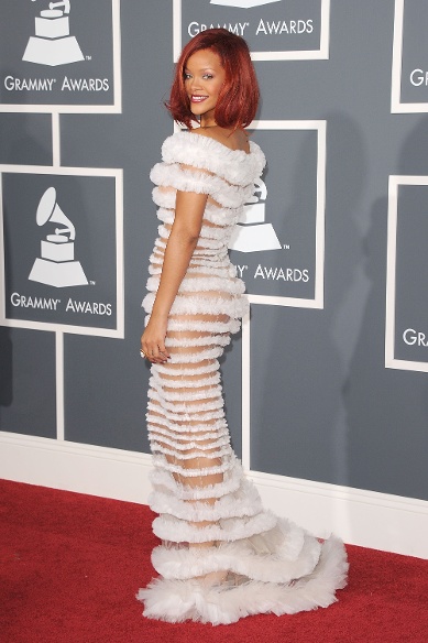 FOTO Modne katastrofe grammyev: Lady GaGa v jajcu, Jennifer Lopez pozabila spodnje hlačke