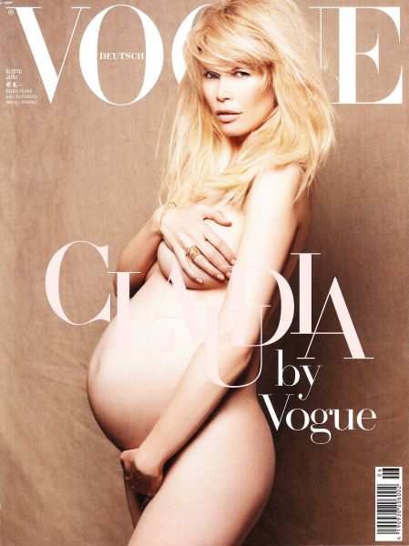 FOTO Noseča Claudia Schiffer pozirala gola