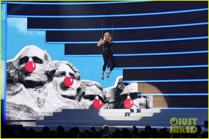 Vau! Gwyneth Paltrow je priletela na oder