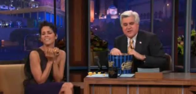 VIDEO Halle Berry pred kamerami simulirala orgazem