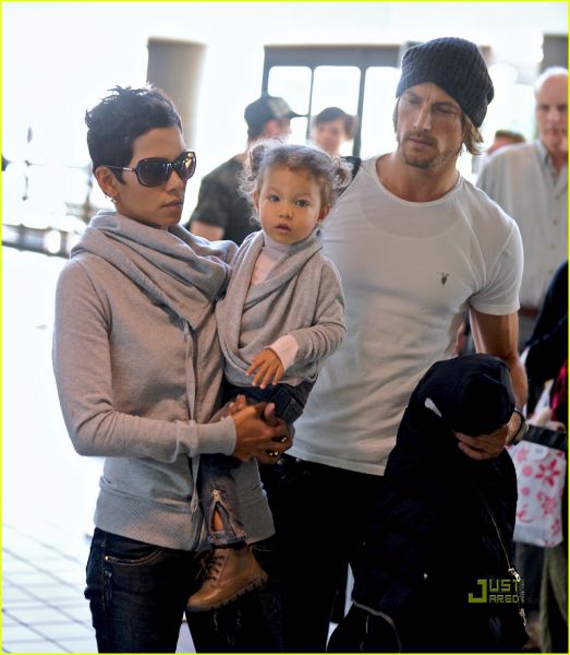 Obupana Halle Berry: Gabriel v zvezi z 20-letnico!