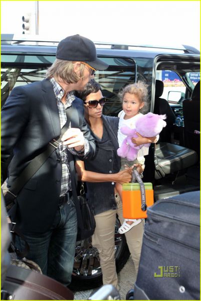 Halle Berry z bivšim in hčerko obiskala Južno Afriko