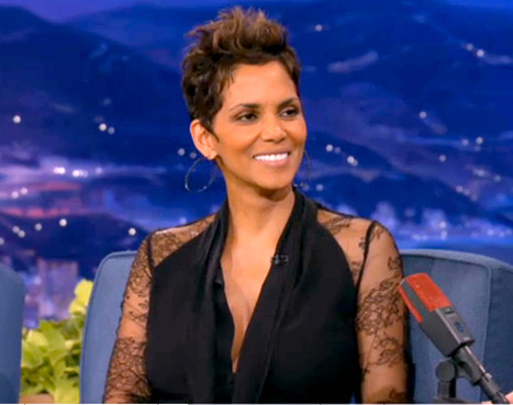 Ops! Halle Berry parfum nanese kar med stegna