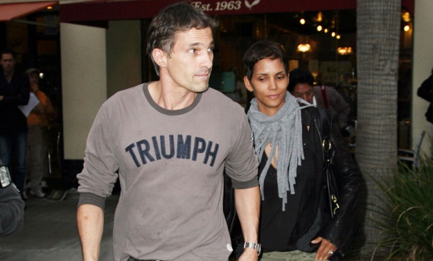 FOTO Halle Berry: Ali preveč hiti v zvezo z Olivierjem?