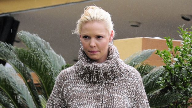 FOTO Neurejena Katherine Heigl z razmršeno frizuro in gumijastimi škornji